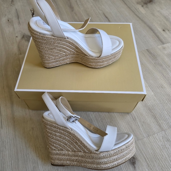 Michael Kors Shoes - Michael Kors Leighton Wedge Leather Sandals Women's Size 5M Optic White